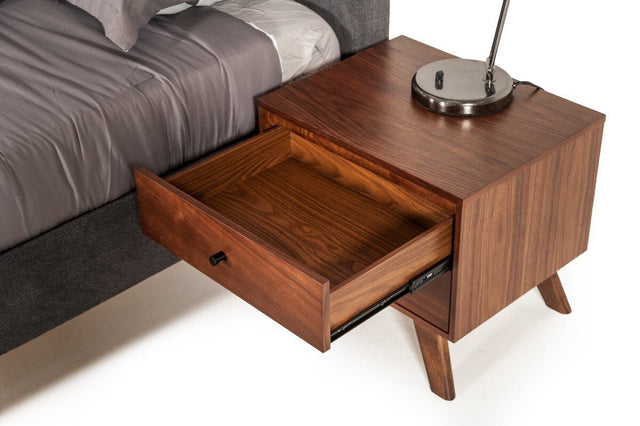 LEVON Classic Nightstand in Solid Walnut - WOODEN SOUL